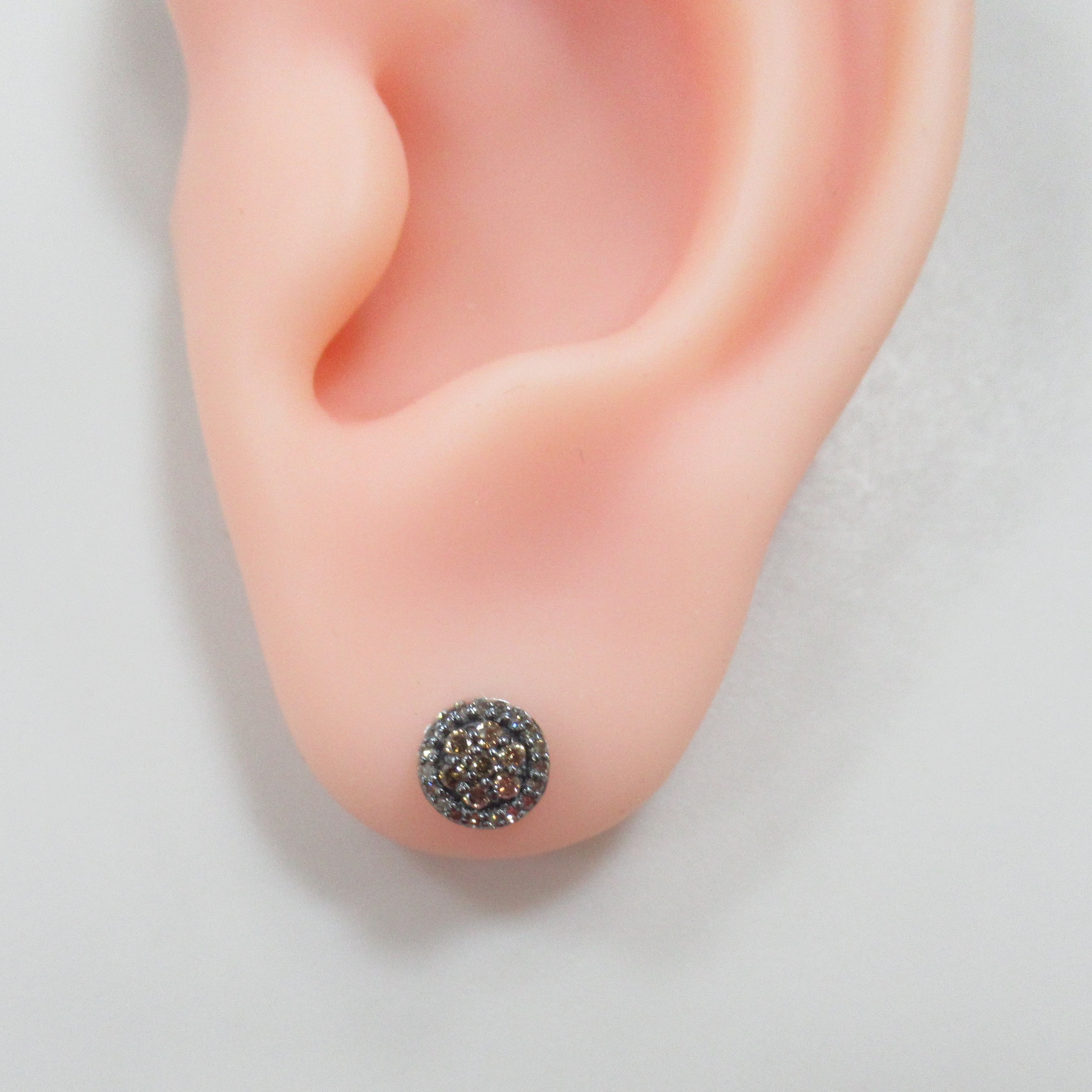 Серебряные серьги-пусеты с коньячными бриллиантами